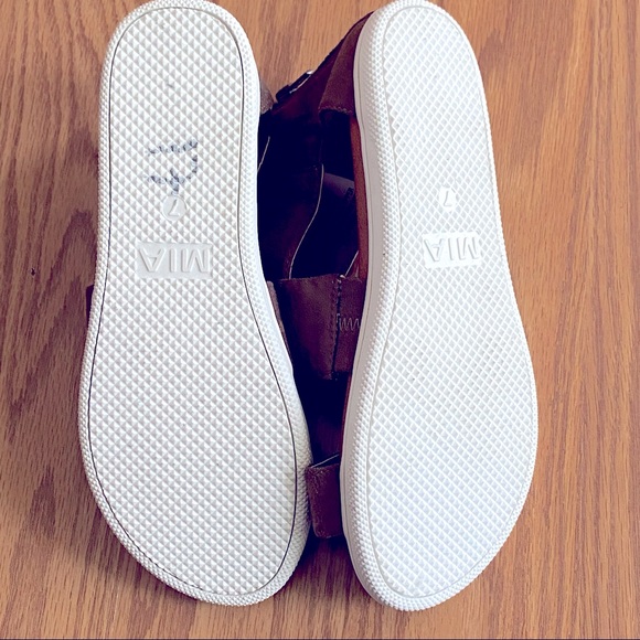 Host Pick 🛍 Mia Casual Suede Sandals - Picture 3 of 3